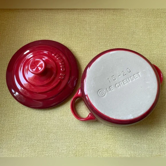 Le Creuset Stoneware Cherry Red Set of 4 Mini Cocottes with Recipe Book - Picture 8 of 15
